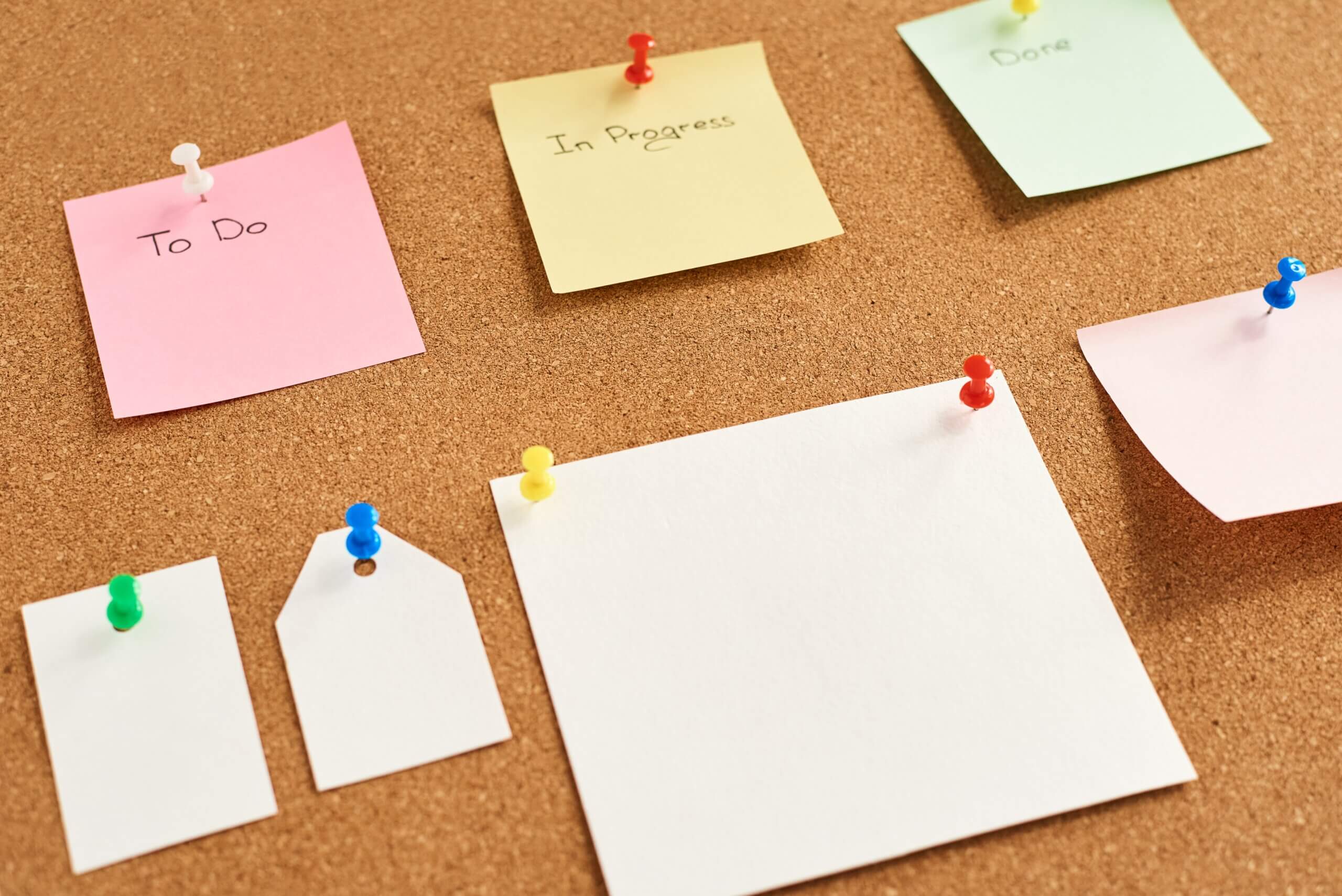Post-it-notes-on-corkboard